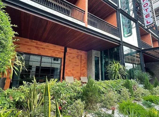 Loft122 Hotel *
